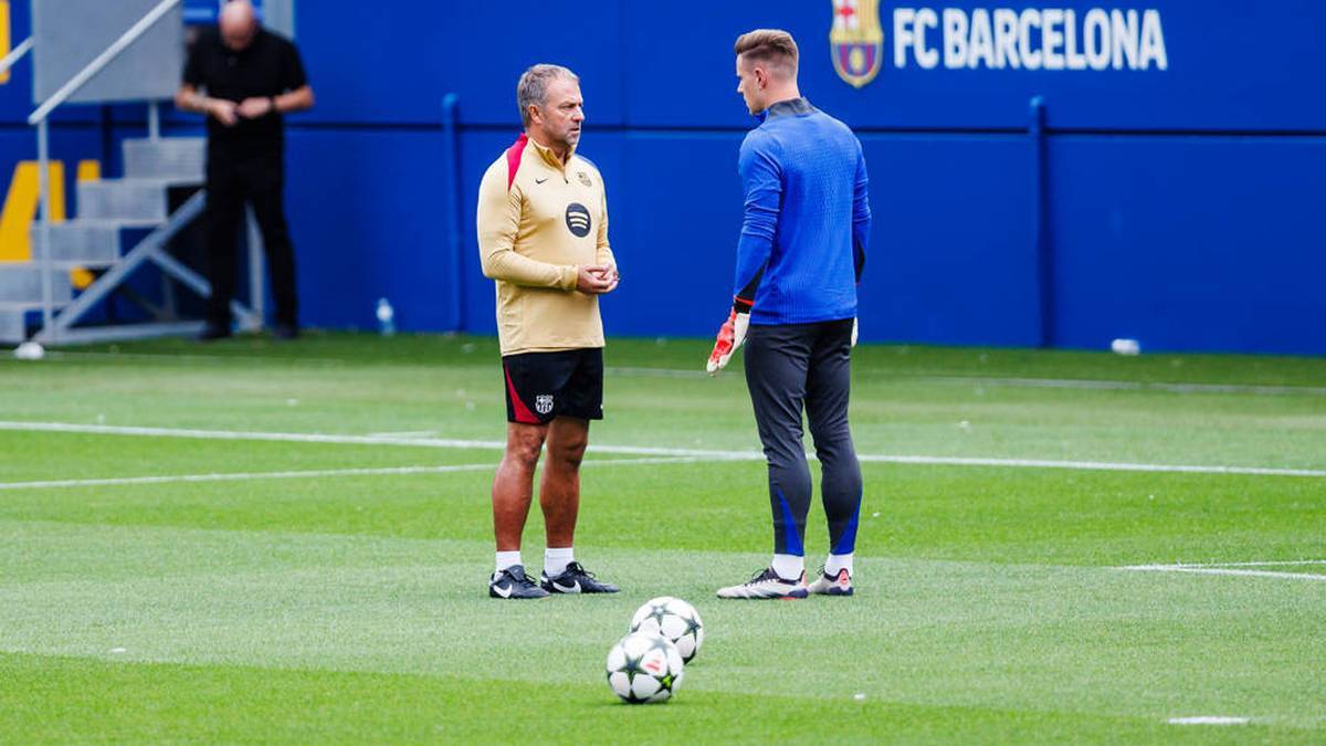 Hansi Flick in conversation with Marc-André Ter Stegen