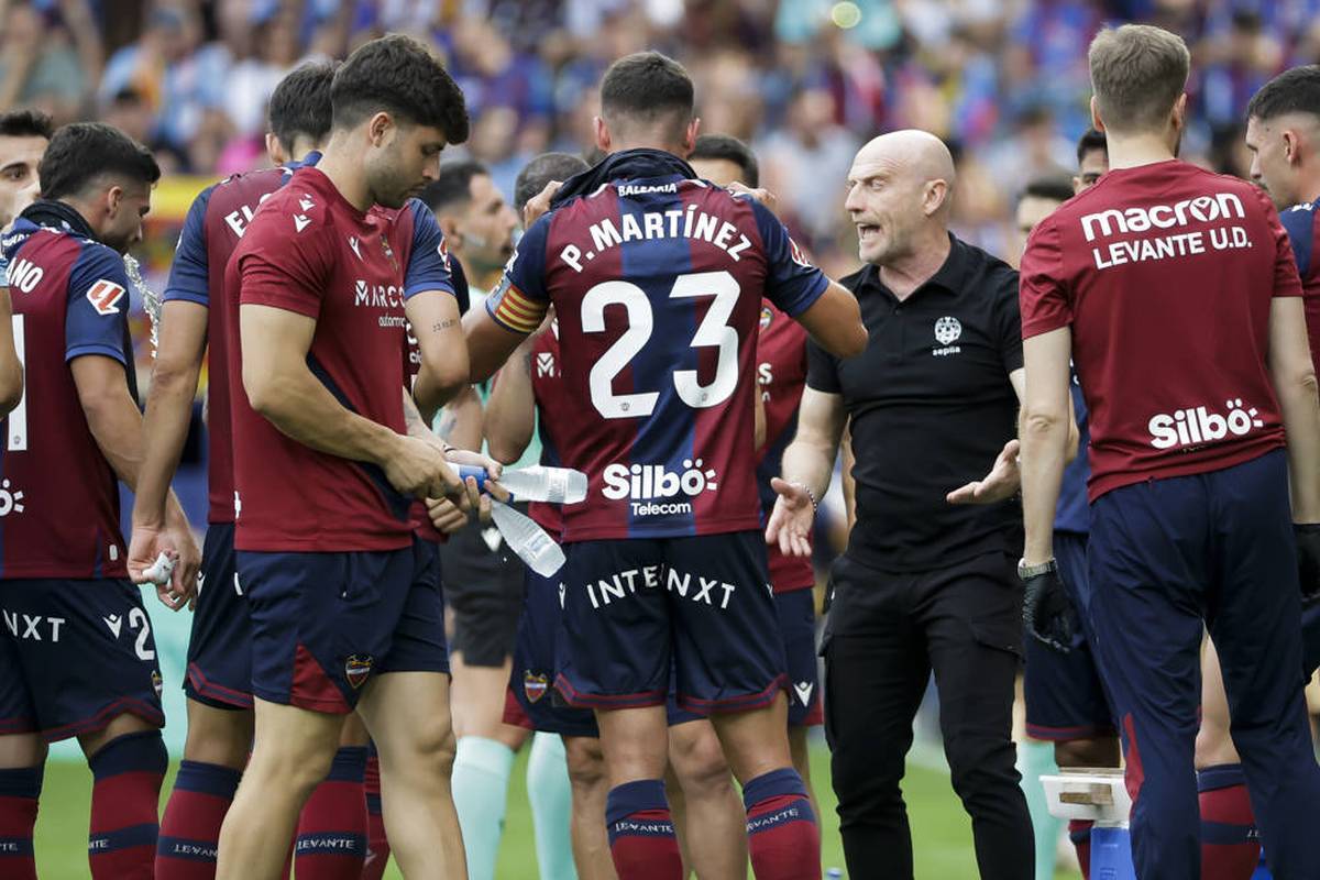 Not only FC Barcelona Has Problems Registering Its Players Before the Start of the Season in Laliga. In other teams, The Squads Sometimes Present a Curious Picture.