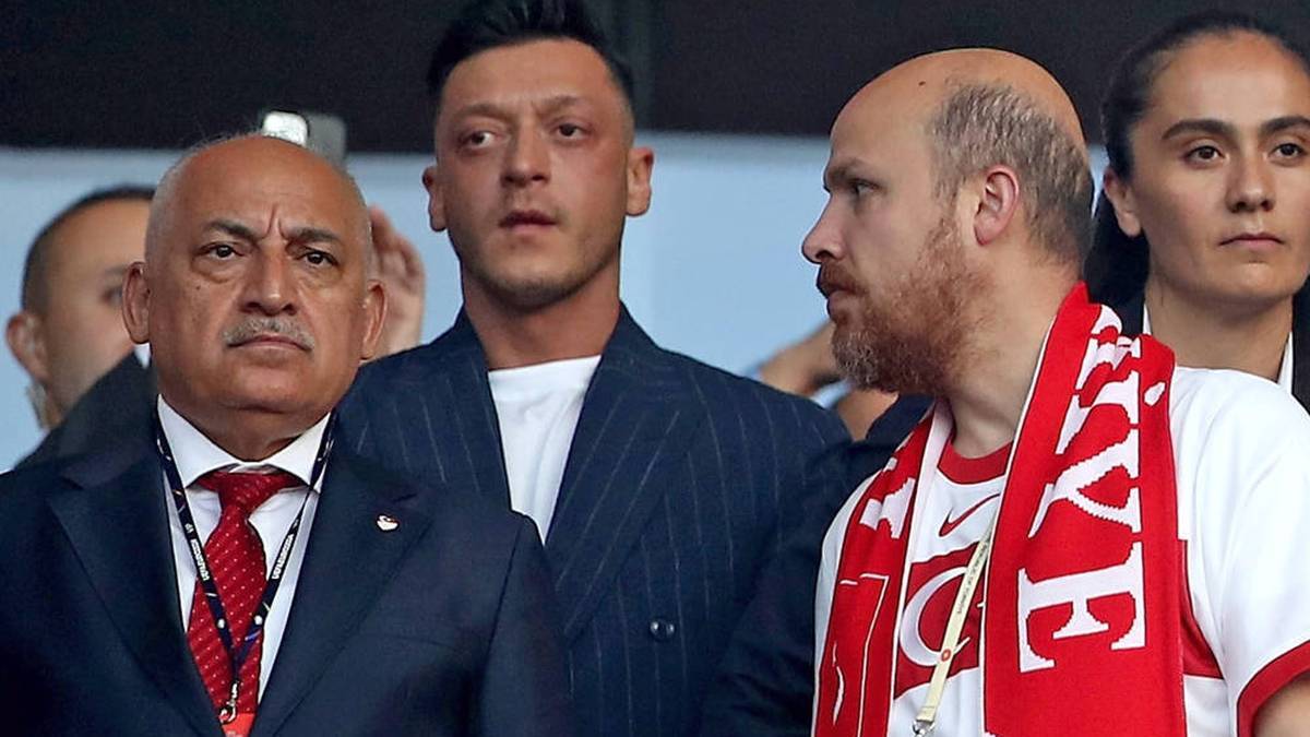 Mesut Özil Welcomes The Recent Transfer Boom in Turkey