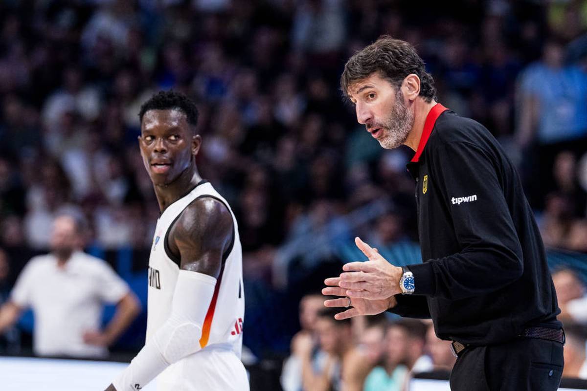 After moving into the European Championship final, Dennis Schröder speaks about the health of national coach Álex Mumbrú - and is very impressed.