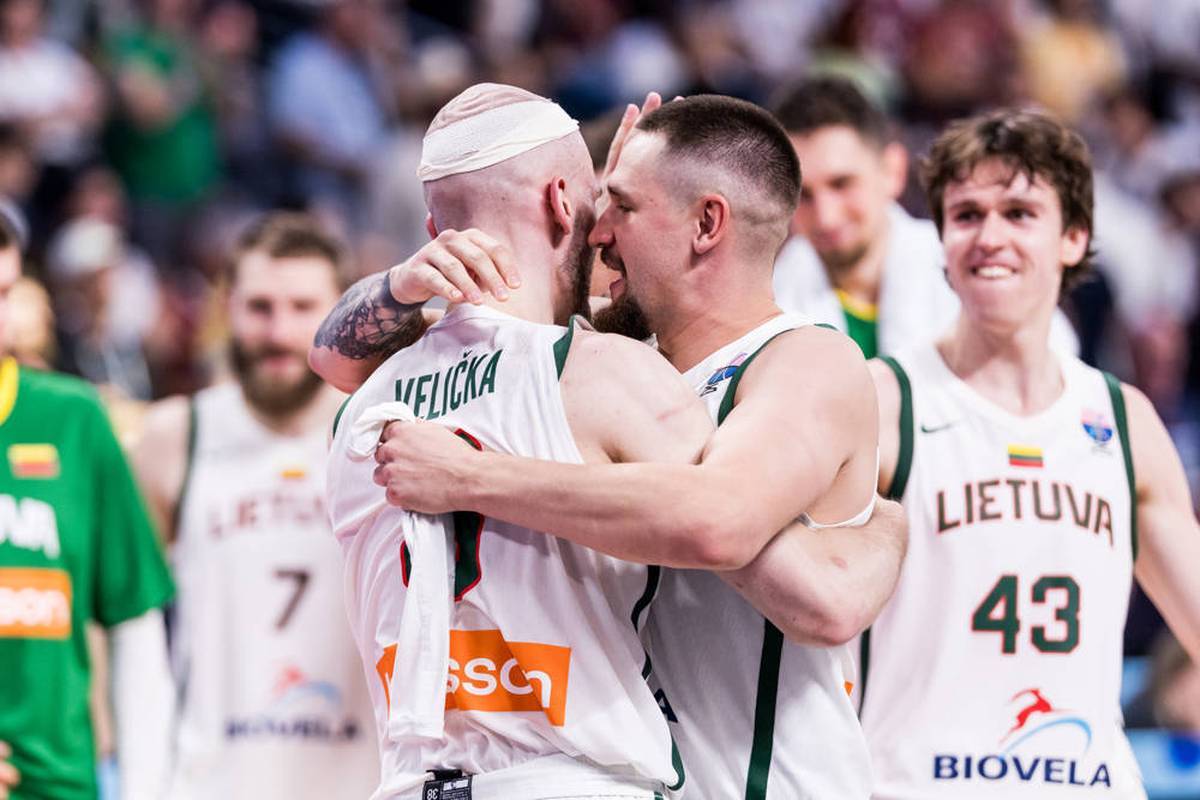 Kristaps Porzingis experiences a huge disappointment with host Latvia. A turban man is the hero at Lithuania.