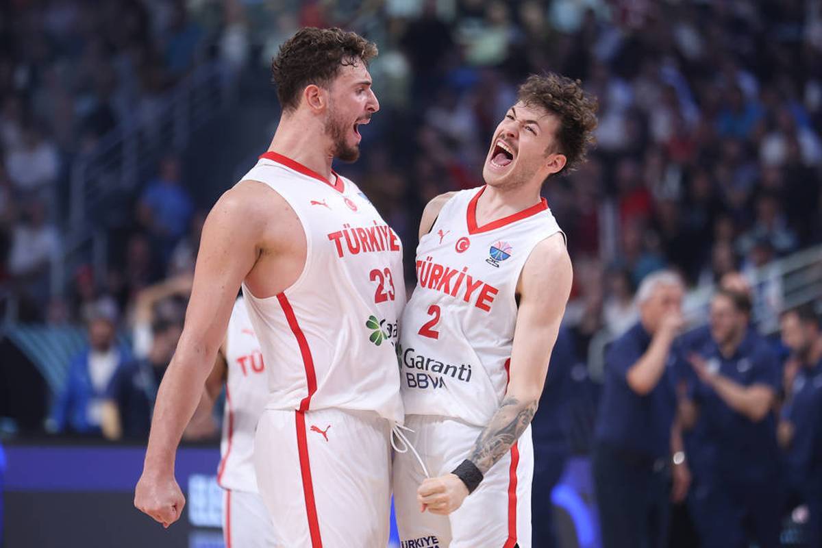 Five games, five wins: The Turkish national team stormed through the preliminary round of the European Championship. After a victory against the big favorite, everything seems possible.