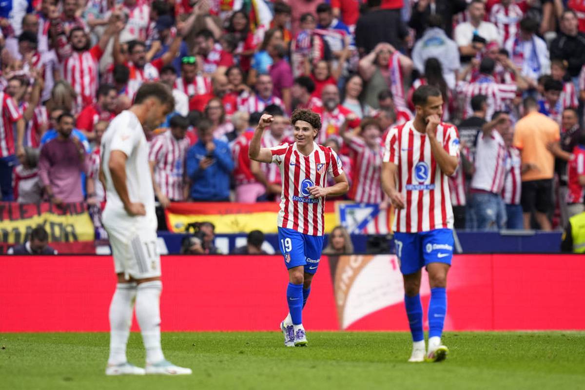 Atlético Madrid dominates the derby against the city rival Real Madrid. Xabi Alonso collects his first league defeat.