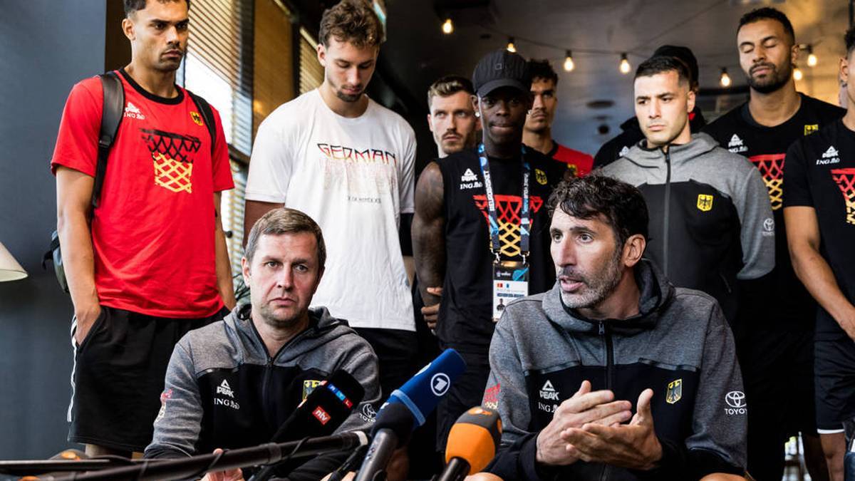 DBB coach Álex Mumbrú takes a back seat due to health problems. The German national team is behind their trainer.