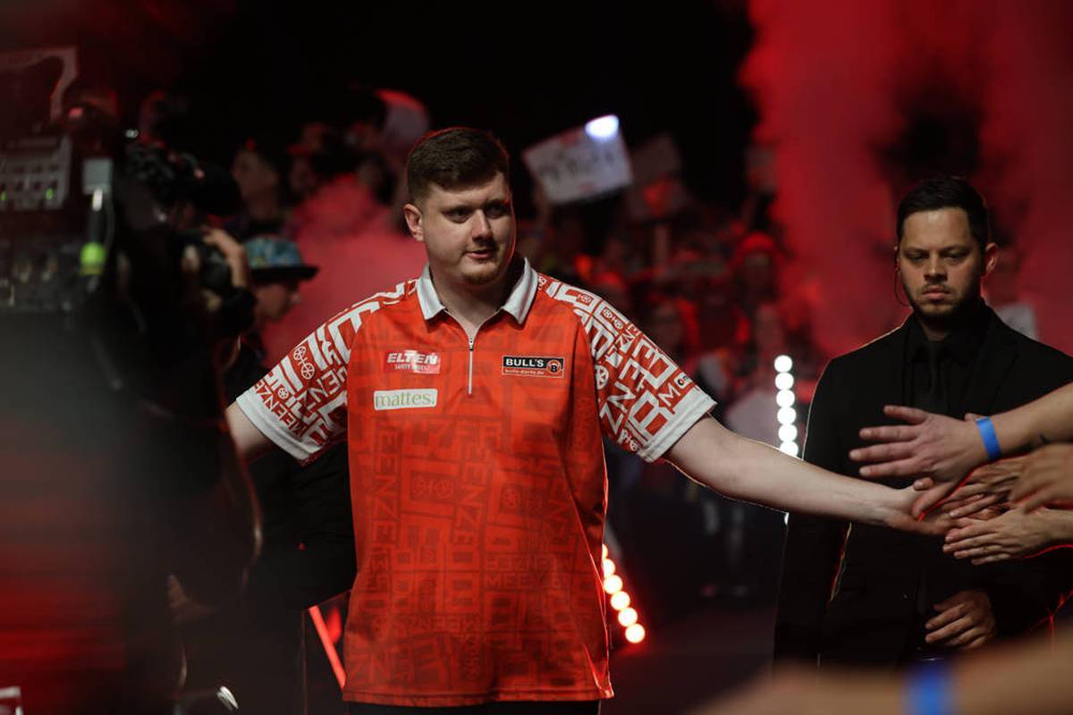 Niko Springer wins his first European Tour event directly on the professional tour in his debut year. Sport1 expert Max Hopp predicts a rosy future for the 25-year-old-and remembers a traumatic training visit with a wink.