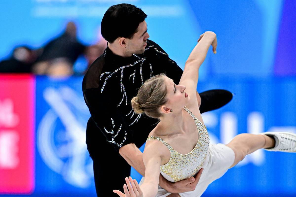 At the German highlight, the Berlin couple lies for the tiny of 0.35 points ahead of Japan's world champions.