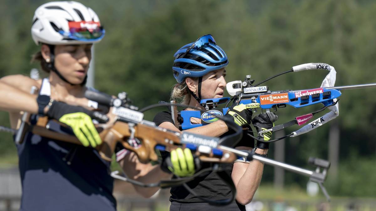 Franziska Preuß (right) during training with Vanessa Voigt