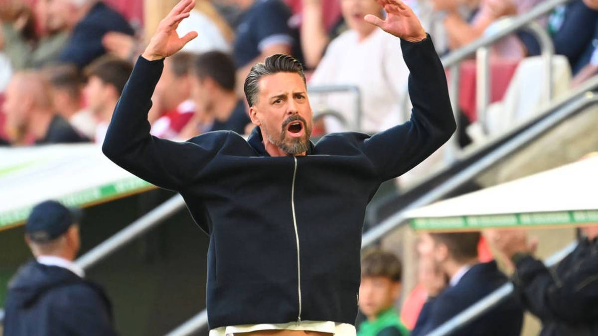 Sandro Wagner Cheers on Germany's basketball players at the European Championship