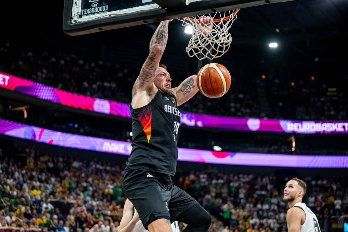The German national basketball team is one of the title favorites at the European Championship. An important reason for this is Daniel Theis. The center is again in top shape, its way back there was extremely difficult, but incredibly important.