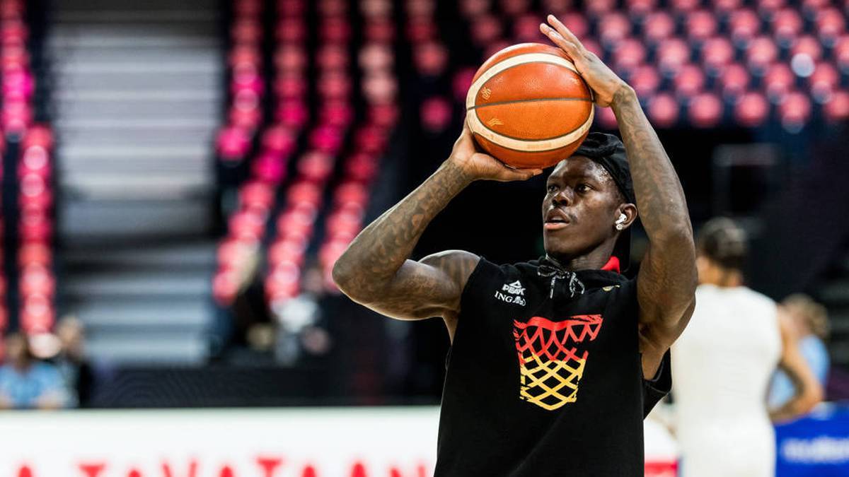 Dennis Schröder when throwing in