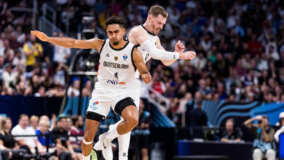 Maodo Lo and Andreas Obst celebrate in the victory against Slovenia