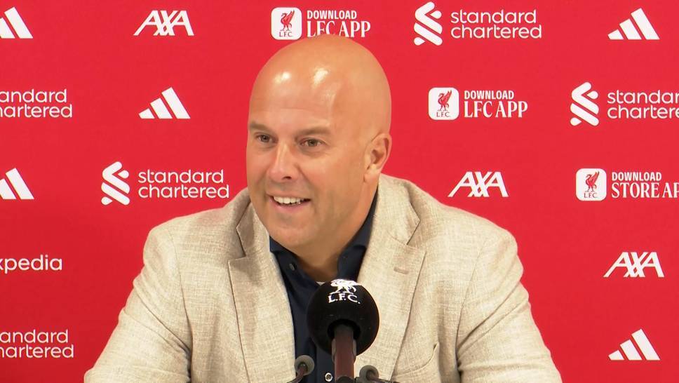 Hugo Ekitiké flies from the square in the cup game in Southampton with a yellow-red card. Afterwards, Arne Slot finds clear words.