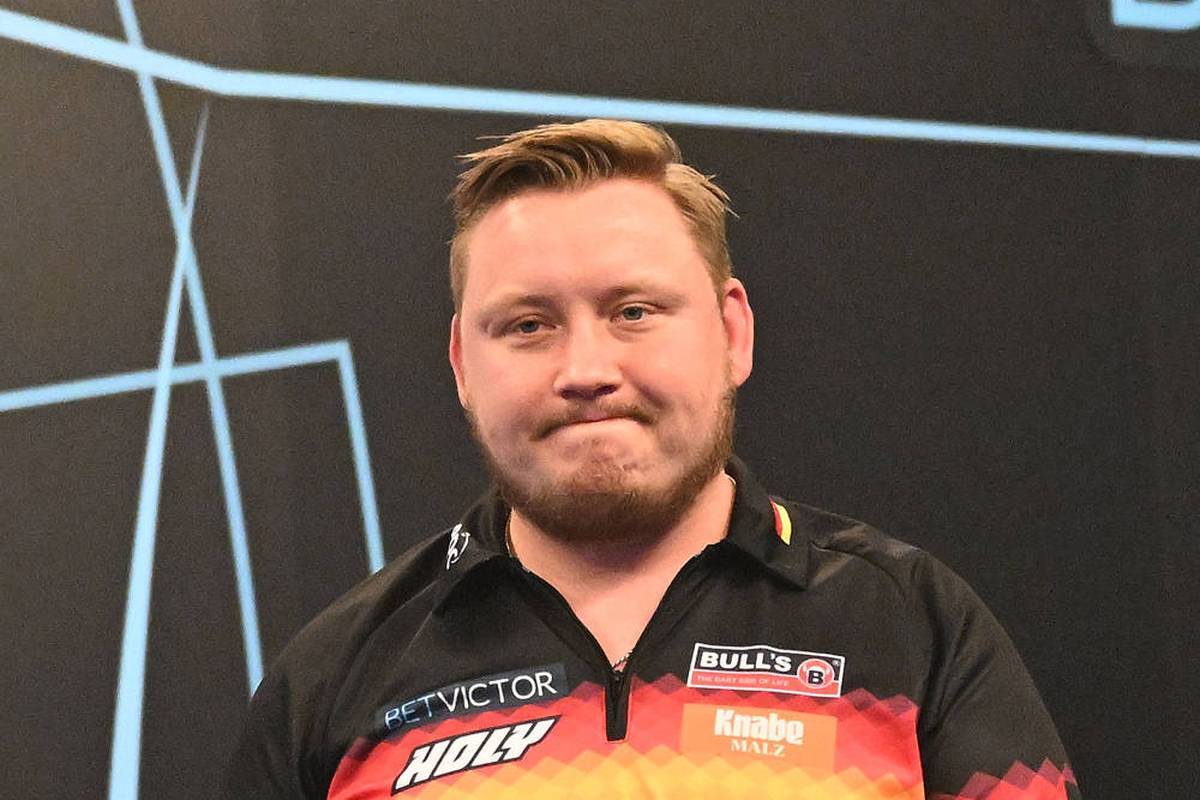 Martin Schindler leaves Hungarian Darts Trophy. German number 1 is clearly inferior to superstar Luke Littler.