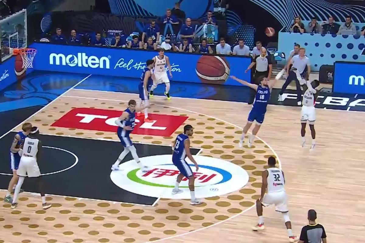 Dennis Schröder hits Finland by threesome