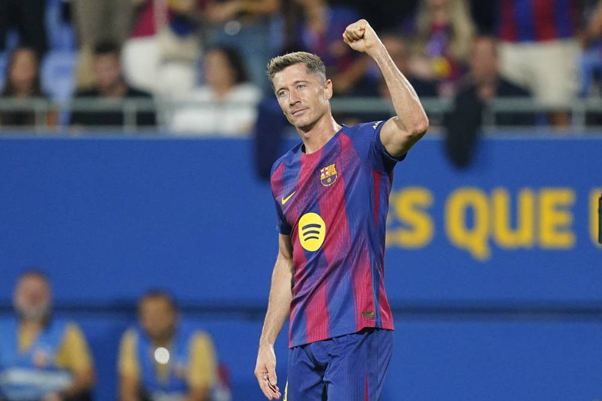 The Camp Nou has not yet been released, but FC Barcelona has no trouble with FC Valencia even in the mini-soft stadium.