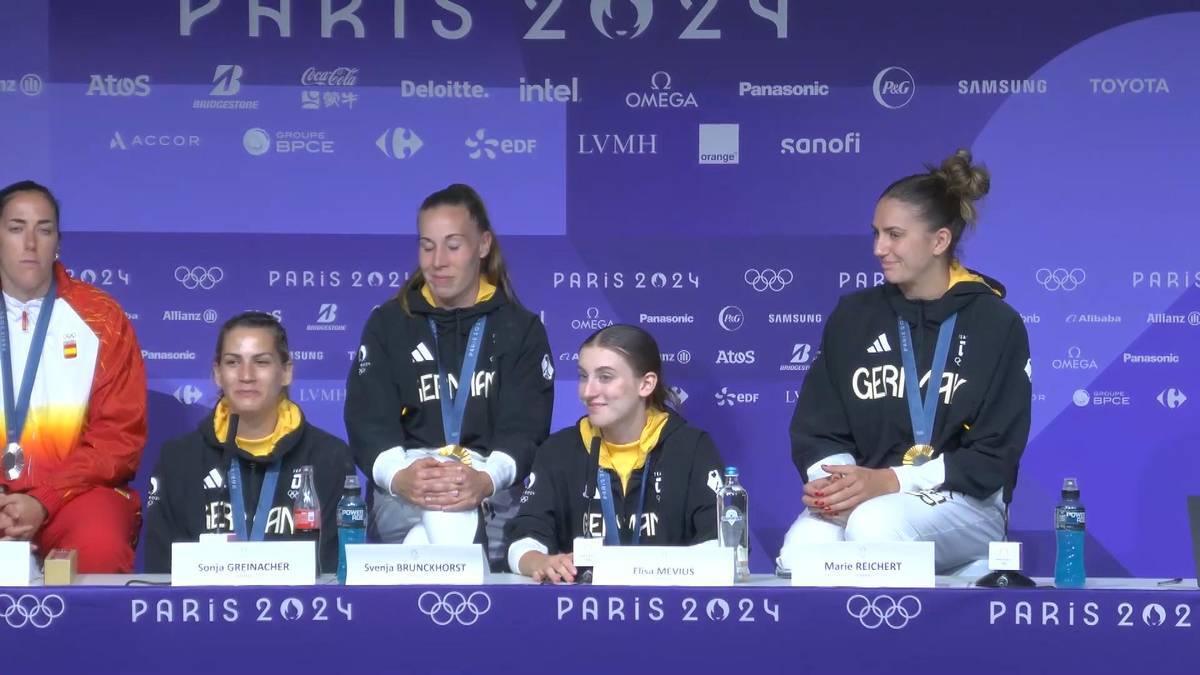 The gold medalists in 3x3 basketball are in a party mood after their victory at the Olympic Games in Paris.