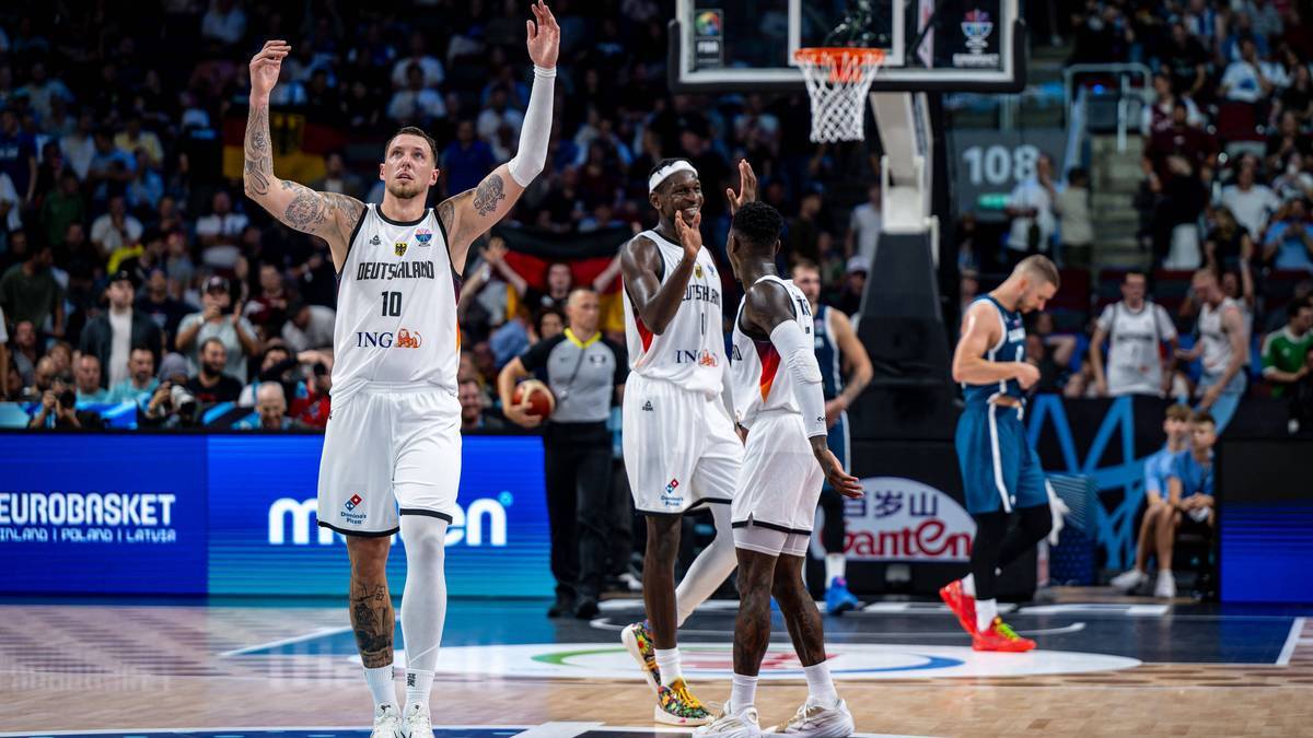 The German basketball players are in the European Championship semi-final
