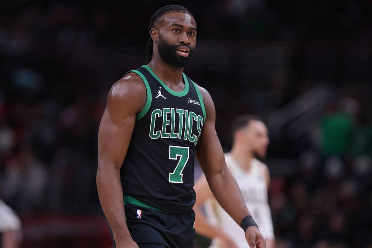 The father of the NBA superstar Jaylen Brown has to answer for serious allegations in the United States.