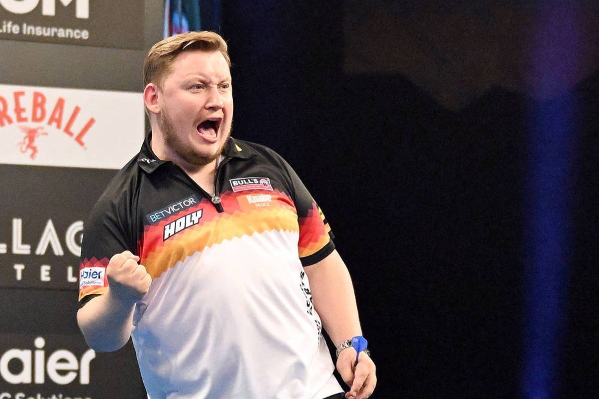 Martin Schindler and Niko Springer move into the round of 16 at the Hungarian Darts Trophy. Schindler is now challenged against superstar Luke Littler.