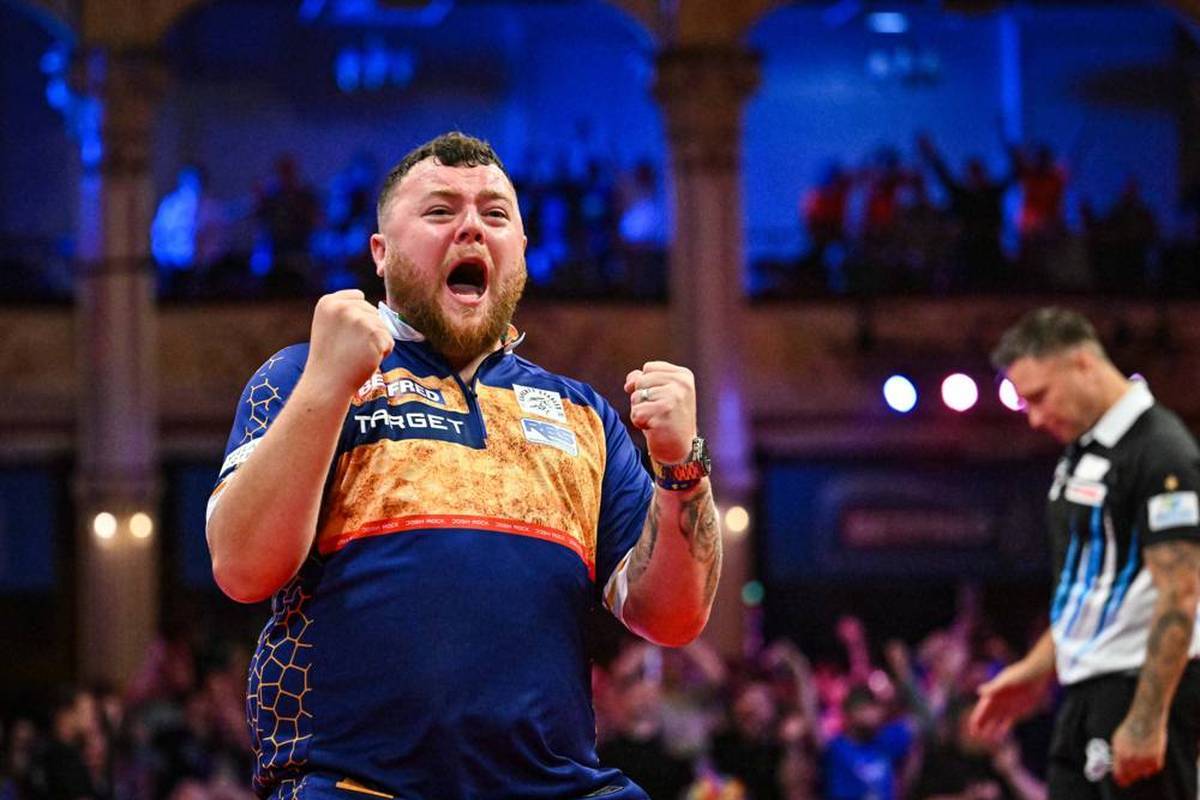 Josh Rock lets the fans romp around at the Czech Darts Open with a spectacular action. You rarely see a finish like this.