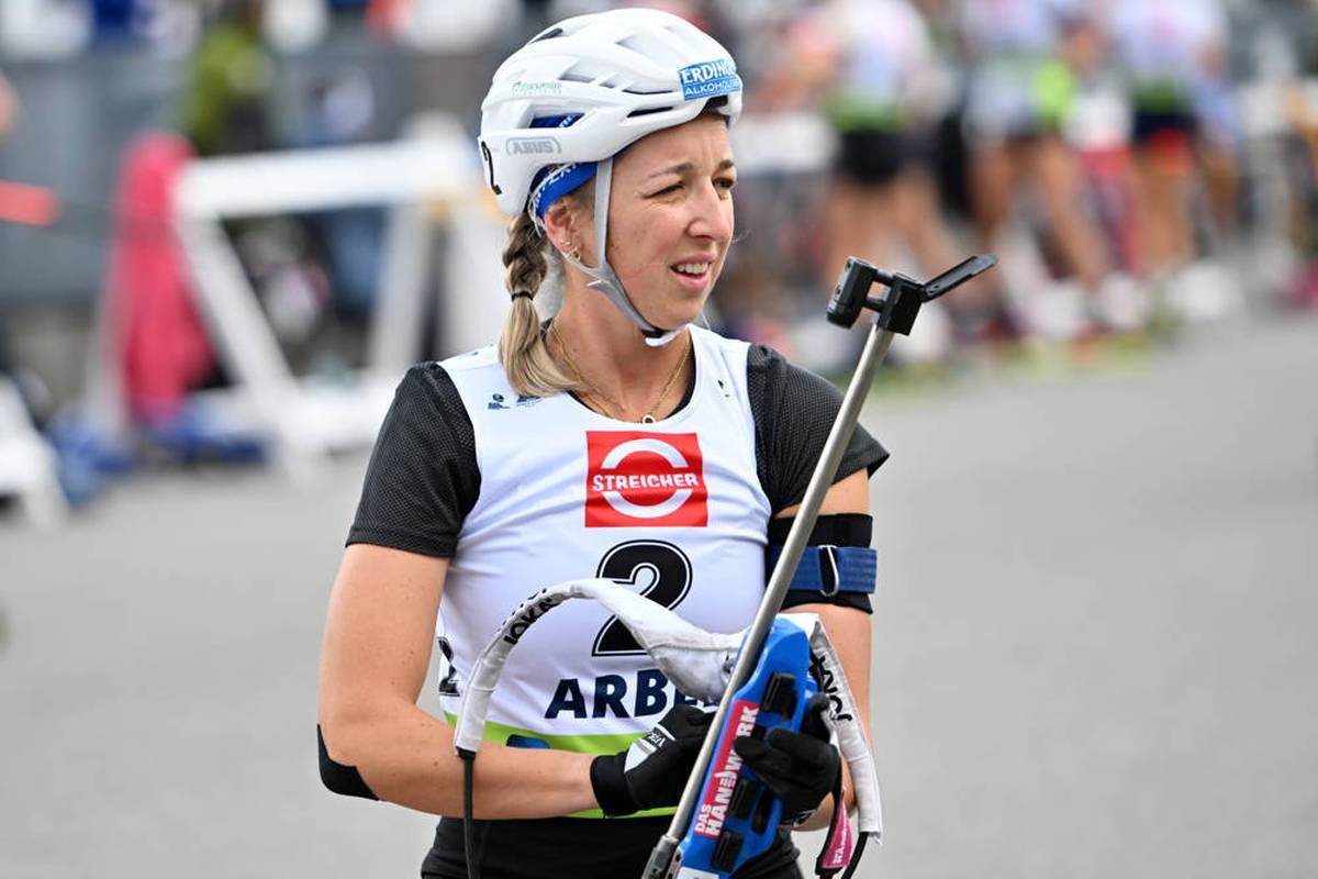 Franziska Preuss is injured at the German Championships. The overall World Cup winner only reveals her injury weeks later.