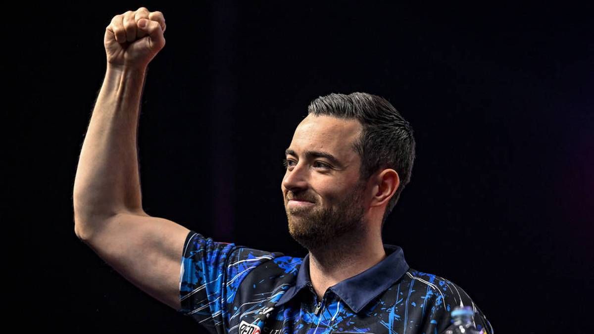 Luke Humphries defeats Martin Schindler at the Czech Darts Open