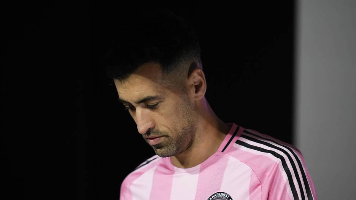 Sergio Busquets ends his active career