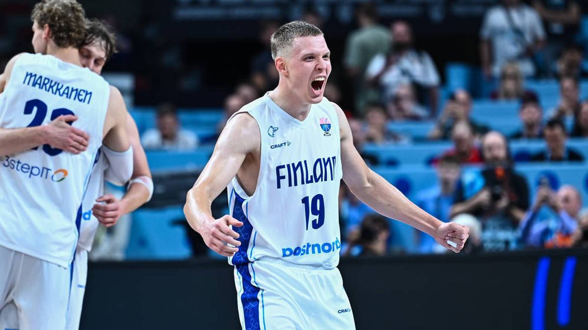 The Finnish Elias Valtonen is waiting for the German basketball team in the semi-finals