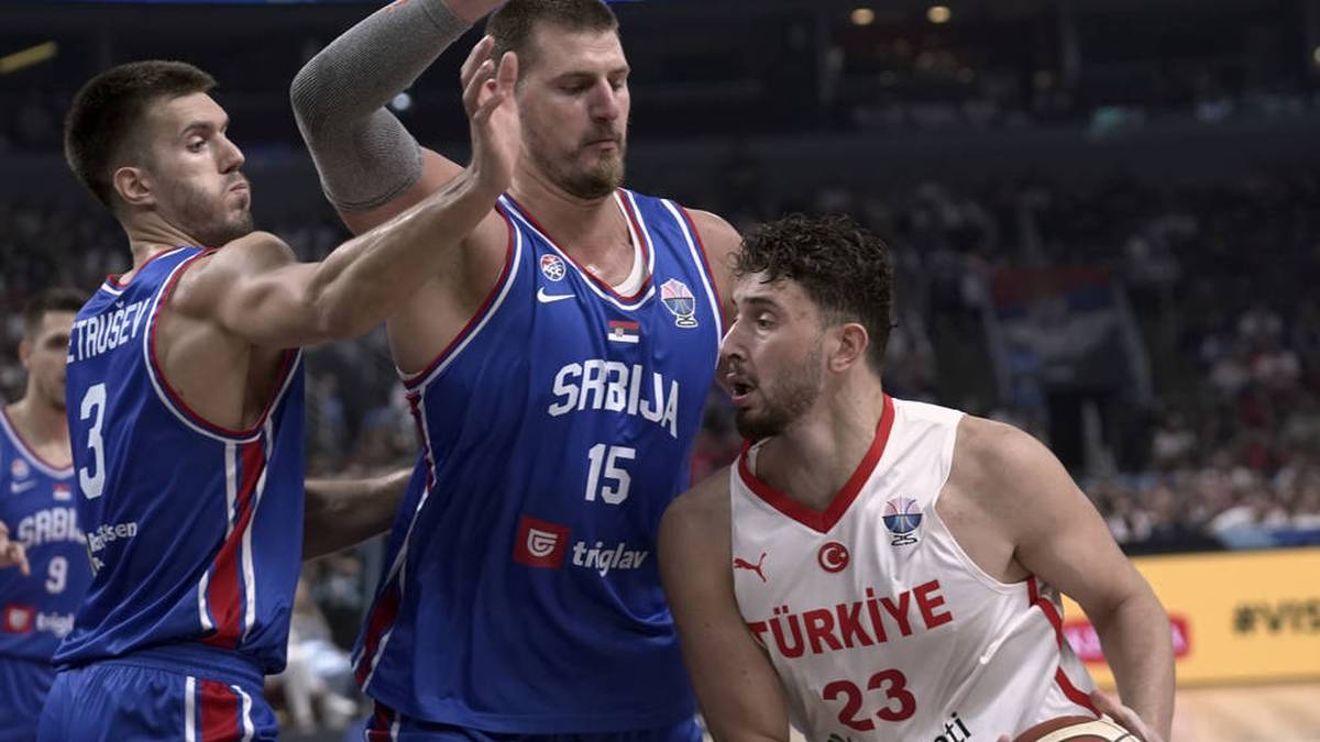 Alperen Sengün (right) Played Outstandingly Against Nikola Jokic