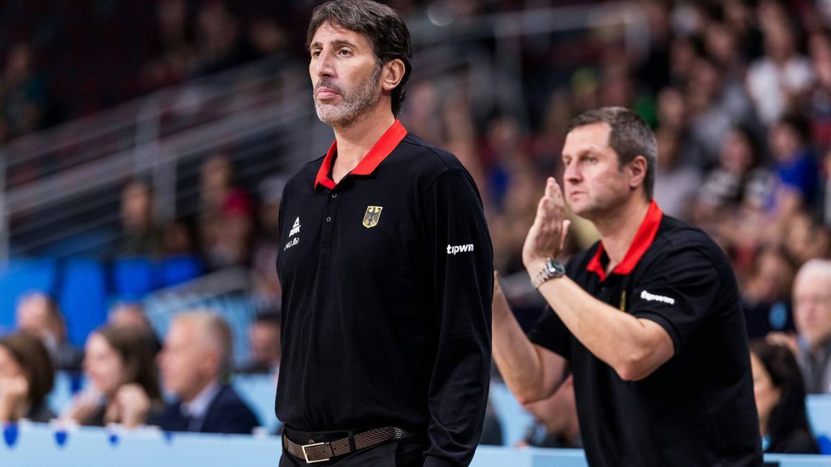 Àlex mumbrú (l.) Gives his role to Alan Ibrahimagic