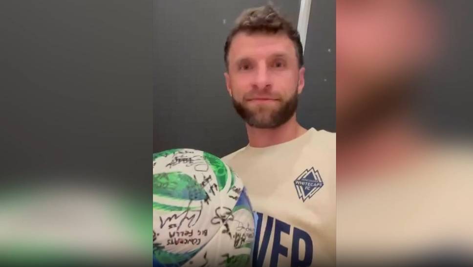 On his 36th birthday, Thomas Müller shoots a triple pack for the Vancouver Whitecaps and greets FC Bayern Munich and Harry Kane in a short video.