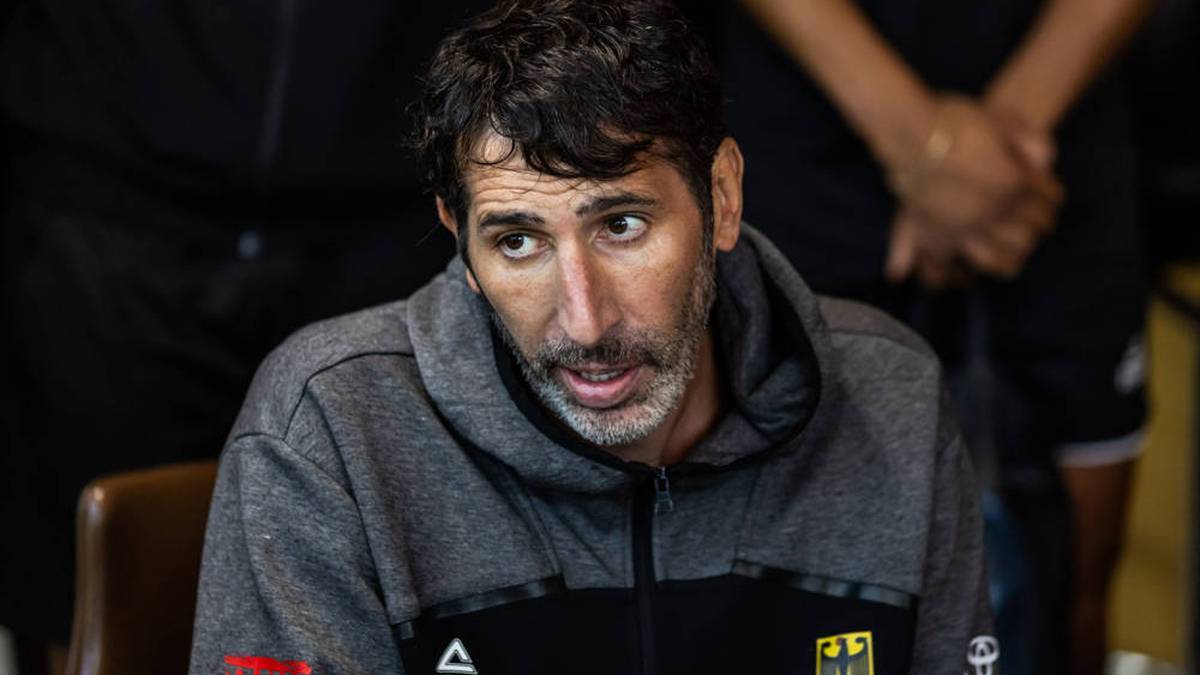 Alex Mumbrú suffers from inflammation of the pancreas