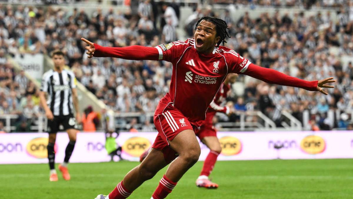 Rio Ngumoha extends at Liverpool FC