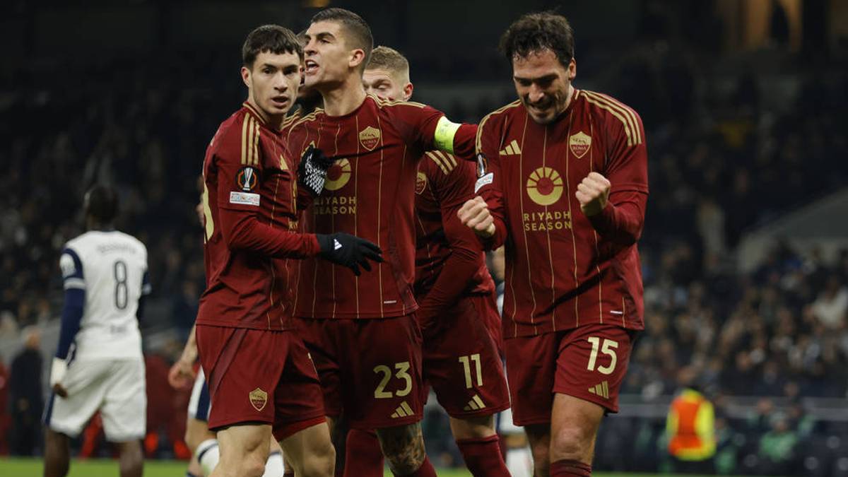 Matias Soulé (r.) played with Mats Hummels at AS Roma