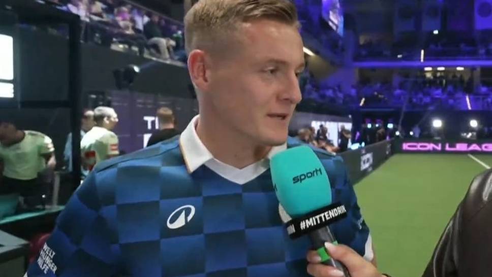 Felix Kroos is approached about a bet with SPORT1 expert Stefan Effenberg at the Icon League. He promises to pay off his debts in a double pass.