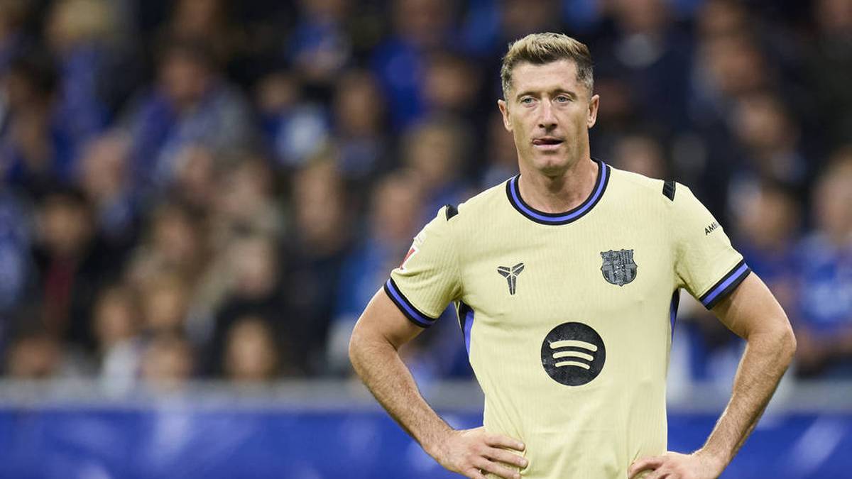 Robert Lewandowski has a contract in Barcelona until 2026