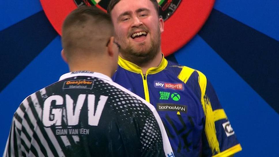 Luke Littler is challenged by Gian van Veen in his first game of the World Grand Prix. However, the Dutchman loses out against the current world champion despite record averages.