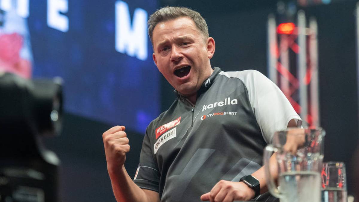 Will Daniel Klose make it to the Darts World Championship via the Super League?