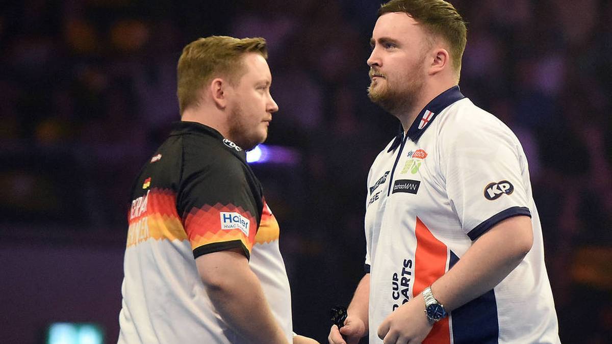 Luke Littler (r.) takes aim at Martin Schindler (l.) on Instagram