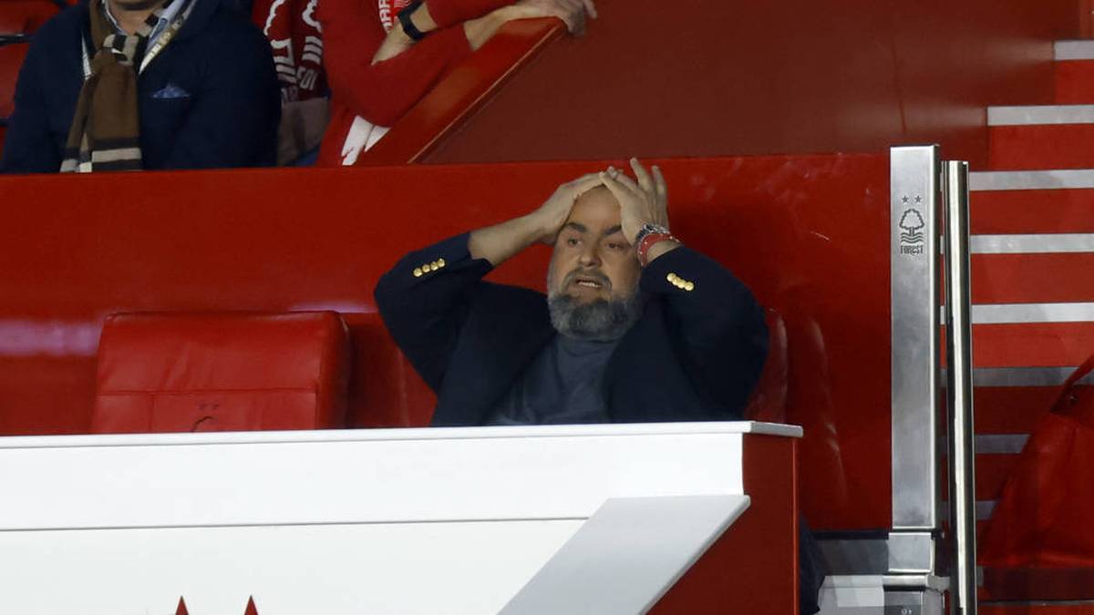 Nottingham Boss Evangelos Marinaki's Visibly Suffered with the team in the stands During the Game Against FC Midtjylland