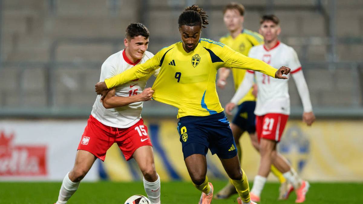 Jonah Kusi-Asare during the 0-6 defeat against Poland's U21