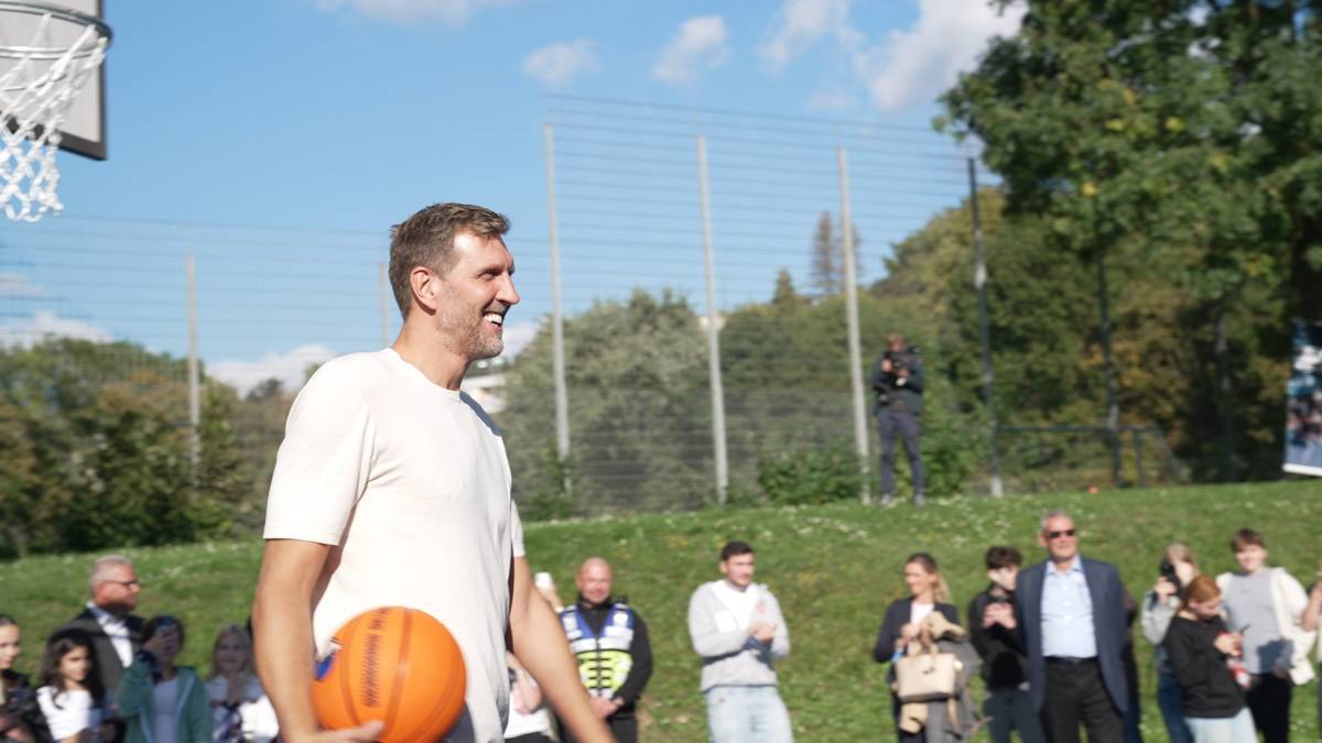 Dirk Nowitzki beamed - the children too