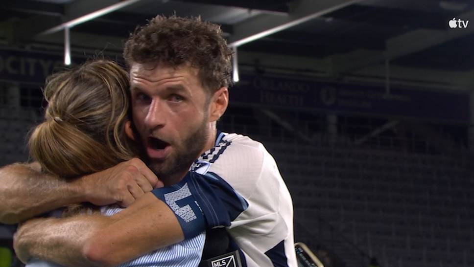 After the game against Orlando City, Thomas Müller talks about the Vancouver Whitecaps' comeback victory and even hugs the club's reporter.