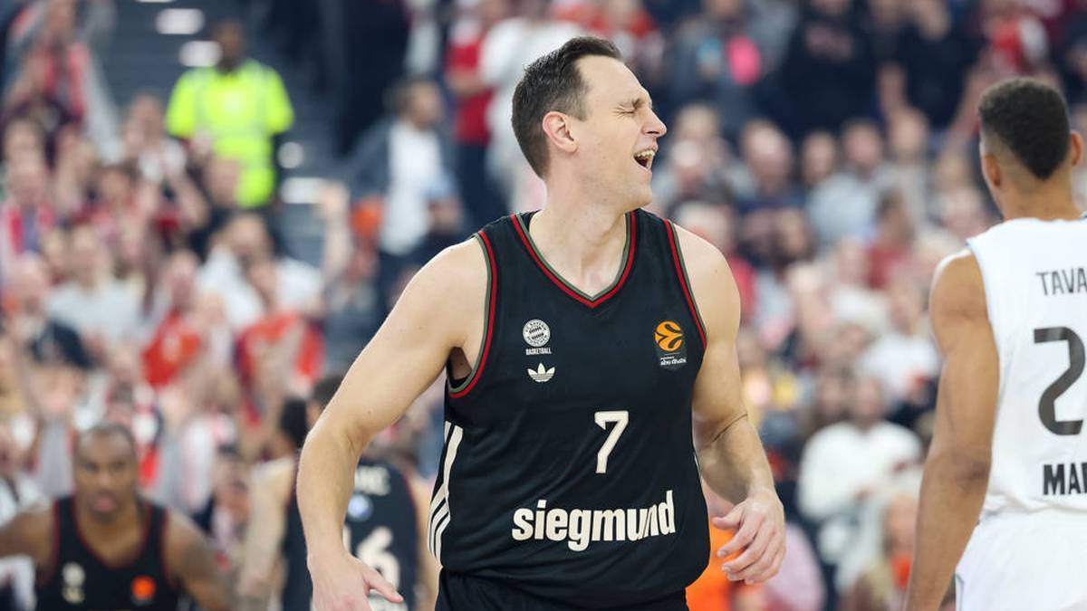 Johannes Voigtmann celebrates his successful three-pointer