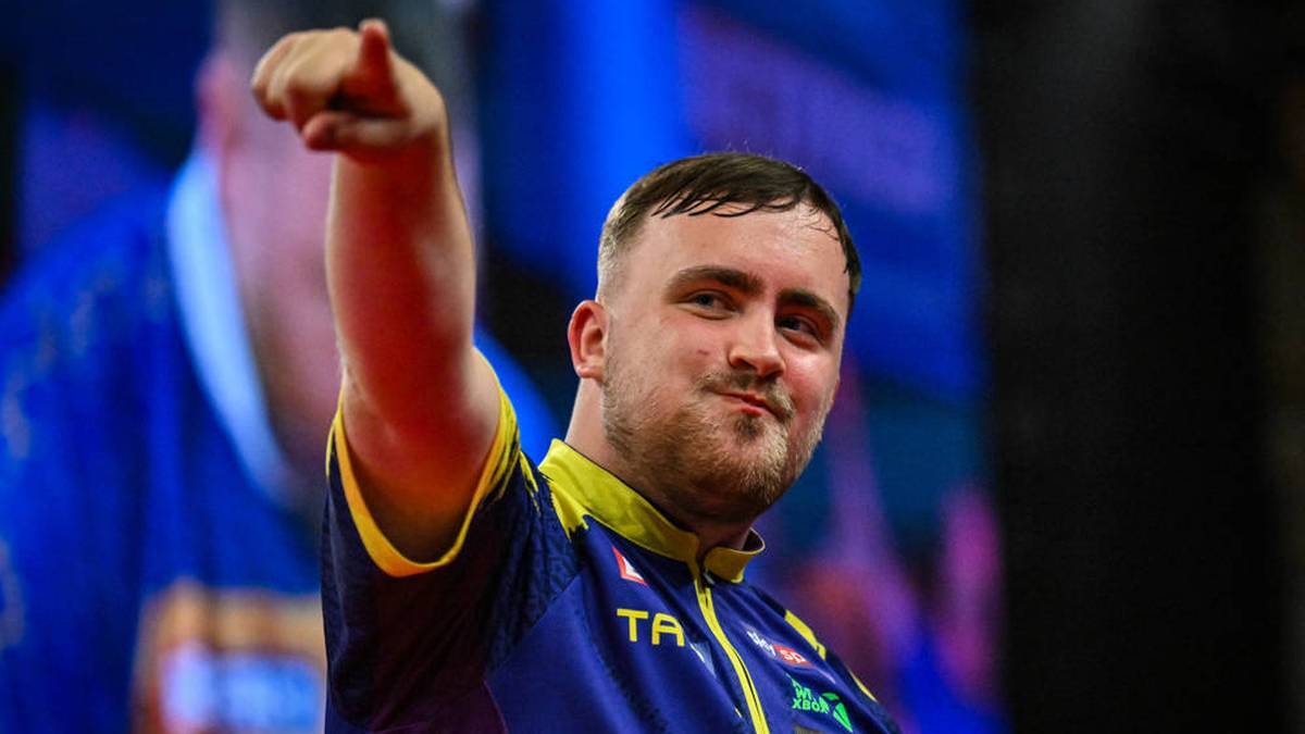 Luke Littler made a spectacular start at the World Grand Prix