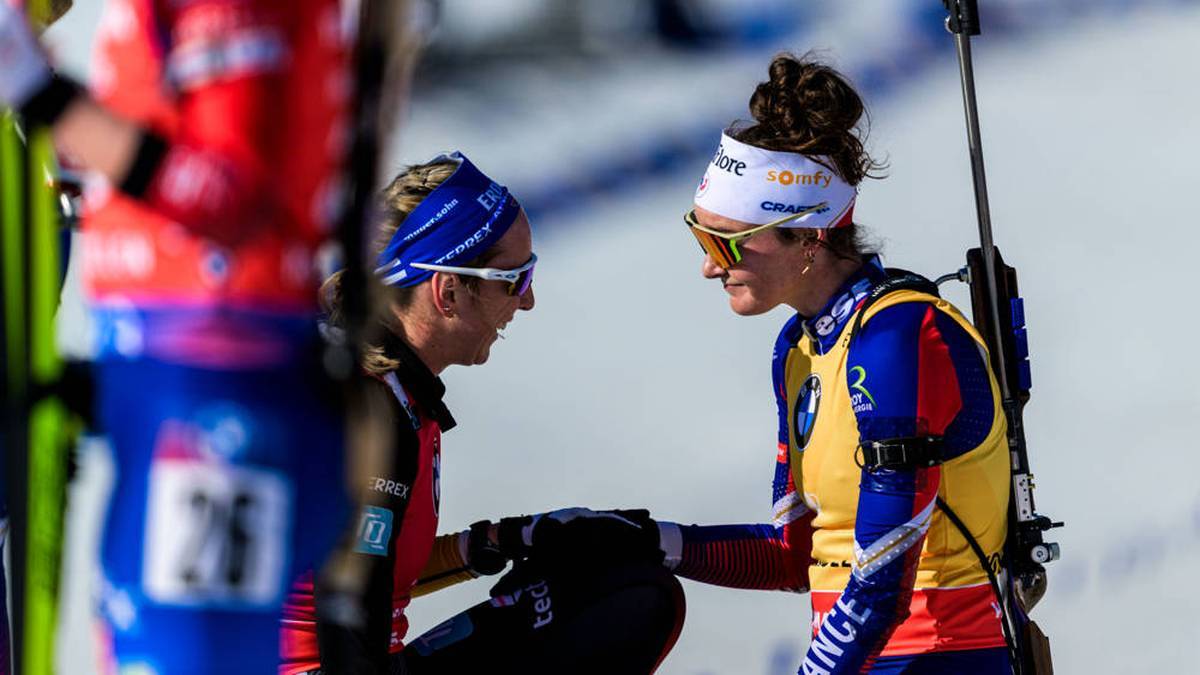 Lou Jeanmonnot (r.) speaks about Franziska Preuß (l.)