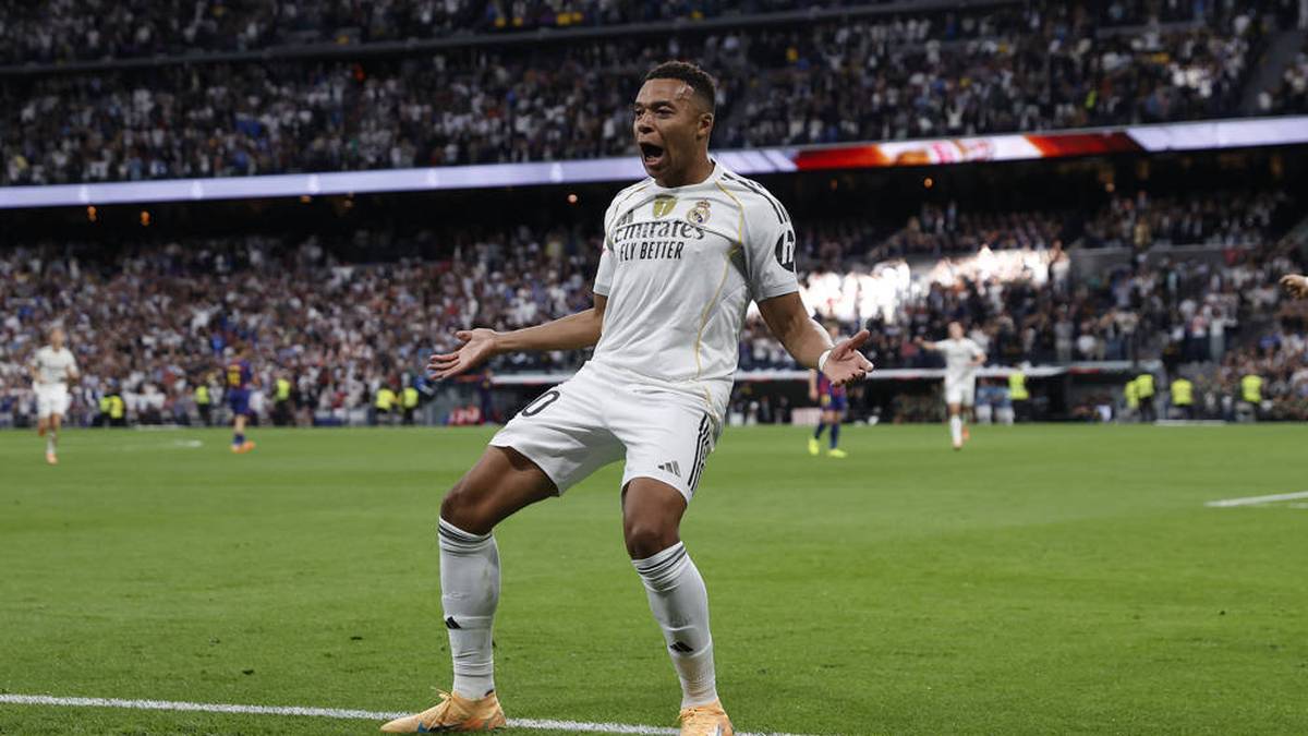 Kylian Mbappé celebrates his goal