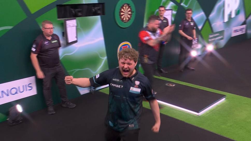 In an incredible game that goes all the way to the decider, the underdog Kevin Doets beats the clear favorite Michael Smith.