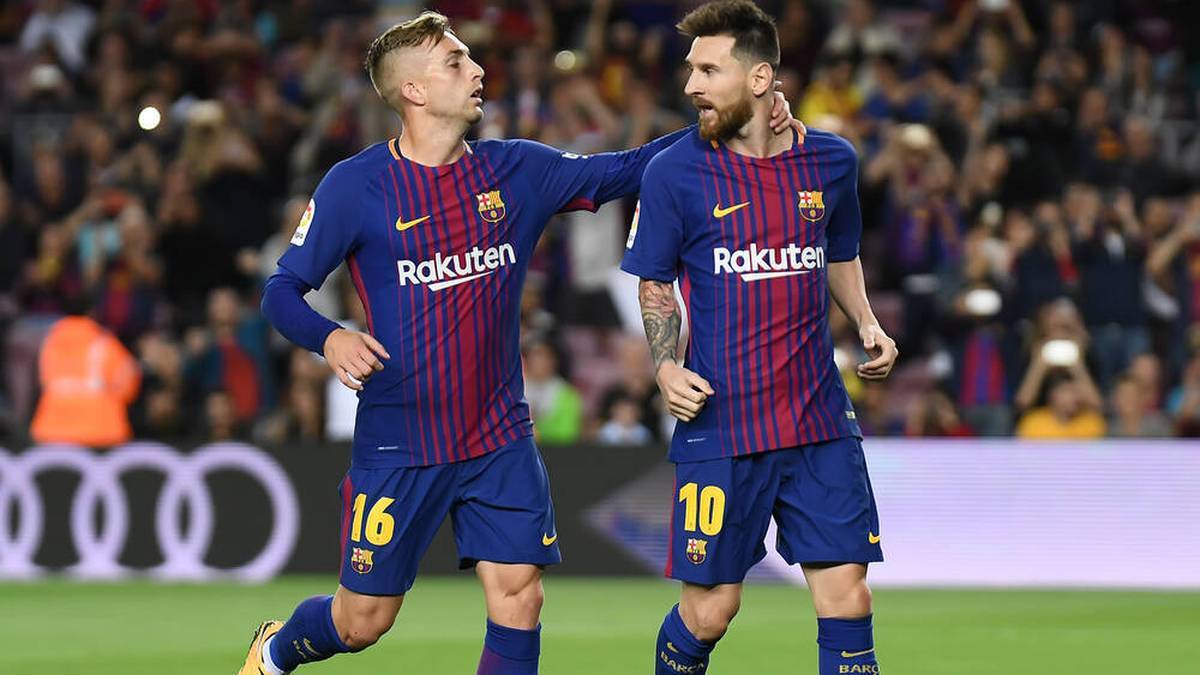 Gerard Deulofeu (l.) once celebrated with Lionel Messi