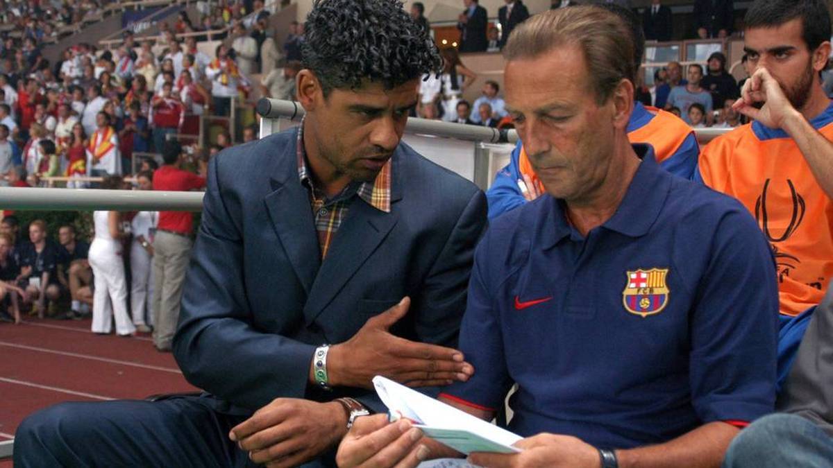 Johan Neeskens as assistant Frank Rijkaards at FC Barcelona 2006
